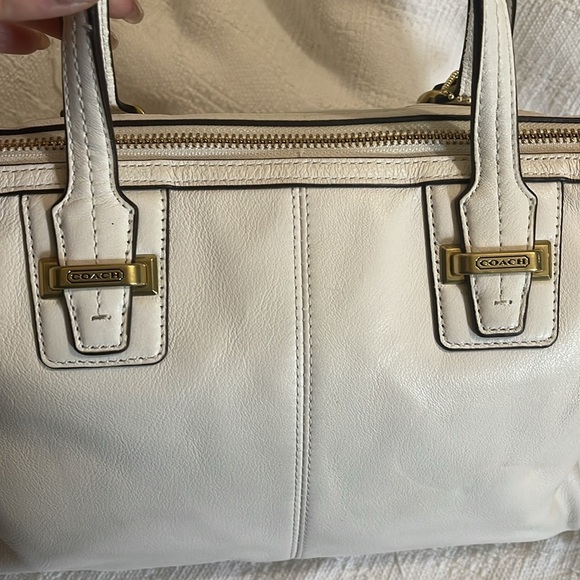 COACH- Taylor leather satchel in Ivory - F25296- GUC - Picture 10 of 17